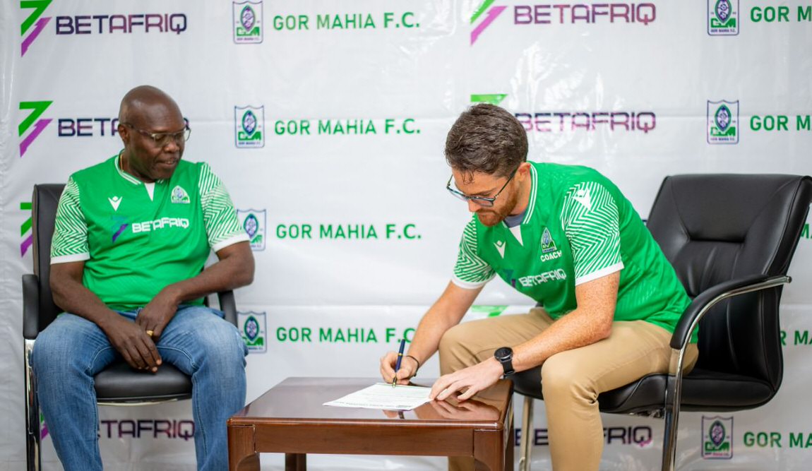 Nairobi, Kenya. 29 July 2022. Coach Johnathan McKinstry signs on as Head Coach of Gor Mahia FC in the presence of&nbsp;Gor Mahia FC Chairman Ambrose Rachier.  Photo: GoR Mahia FC Twitter 